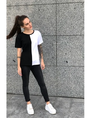 Футболка чорно-біла Classic UNISEX, розділена навпіл по переду