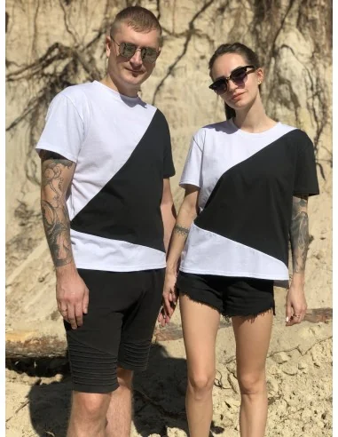 Футболка чорно-біла Classic UNISEX з чорним трикутником збоку Футболка чорно-біла Classic UNISEX з чорним трикутником збоку