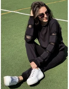 Костюм, чорні джоггери та чорний світшот із сіткою на руковах