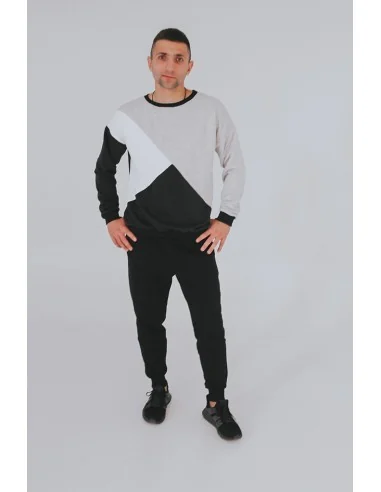 Костюм,черные джоггеры и трехцветный свитшот