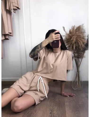 Костюм, кроп-топ с короткими шортами в цвете - бежевый