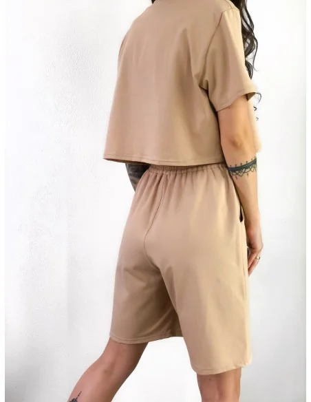 Костюм, кроп-топ з подовженими шортами у кольорі - бежевий