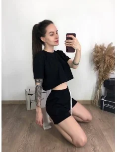 Костюм, кроп-топ с короткими шортами в черном цвете