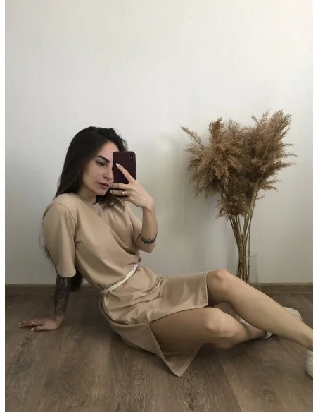 Платье-футболка, цвет-бежевый