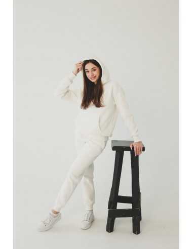 Женский спортивный костюм на флисе, цвет - кремовый Женский спортивный костюм на флисе, цвет - кремовый