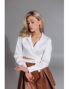 Женская рубашка молочного цвета