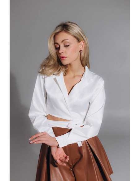 Женская рубашка молочного цвета