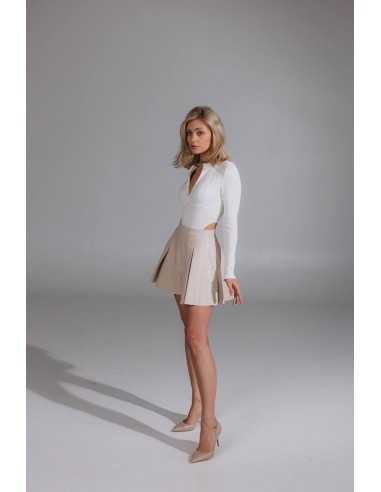 Боди в молочном цвете со змейкой