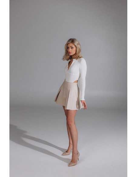 Боди в молочном цвете со змейкой