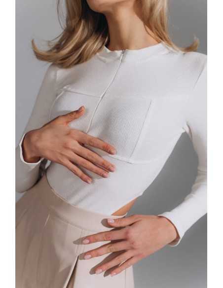 Боди в молочном цвете со змейкой