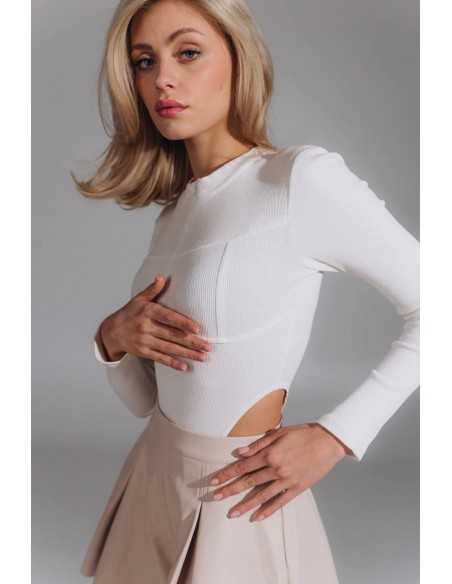 Боди в молочном цвете со змейкой