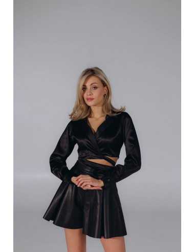 Шорты из эко кожи в черном цвете