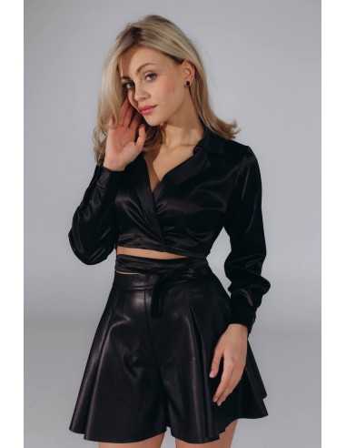 Шорты из эко кожи в черном цвете