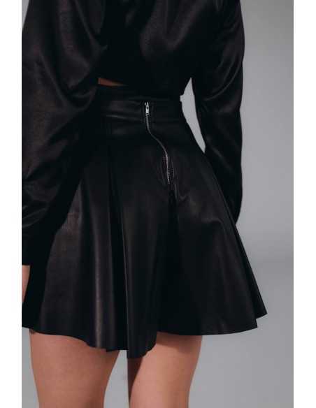 Шорты из эко кожи в черном цвете