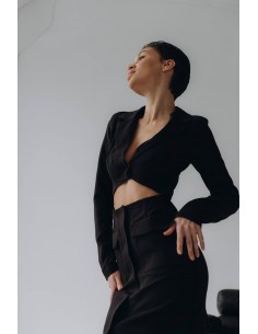 Платье с вырезом в черном цвете