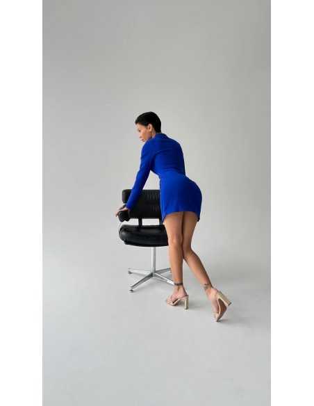 Платье с вырезом в цвете электрик