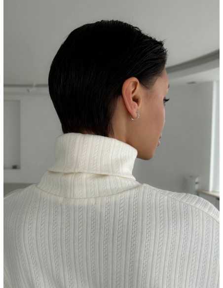 Свитер в цвете молоко Свитер в цвете молоко