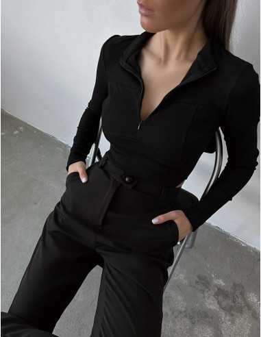 Боди в черном цвете со змейкой