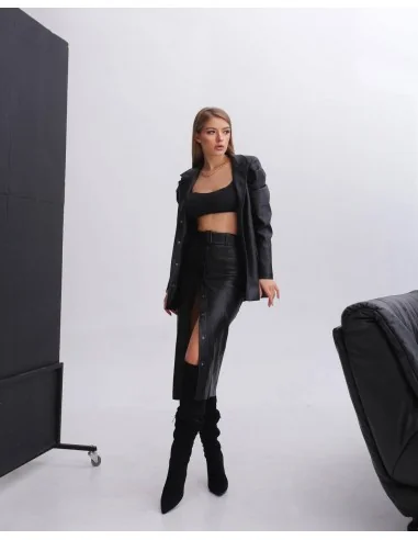 Юбка из эко кожи на пуговицах черного цвета