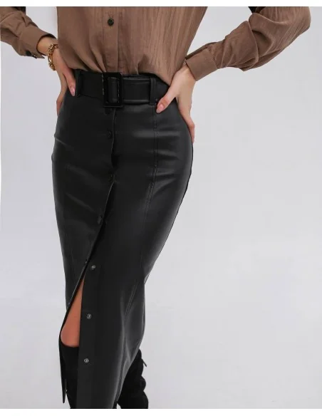 Юбка из эко кожи на пуговицах черного цвета