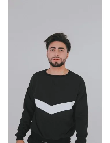 Свитшот черно-белый UNISEX, с белой полосой по груди Свитшот черно-белый UNISEX, с белой полосой по груди