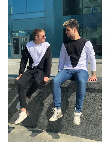 Свитшот черно-белый UNISEX, с белым треугольником на груди Свитшот черно-белый UNISEX, с белым треугольником на груди