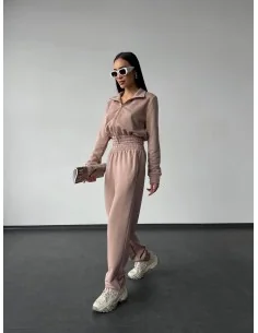 Женский костюм из трехнитки с кофтой на змейке и штанами в