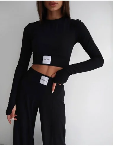 Легкий, женский костюм из кофты и брюк в черном цвете