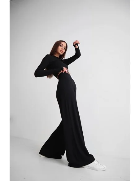 Легкий, женский костюм из кофты и брюк в черном цвете
