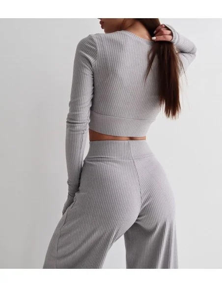 Легкий, женский костюм из кофты и брюк в сером цвете