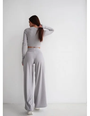 Легкий, женский костюм из кофты и брюк в сером цвете