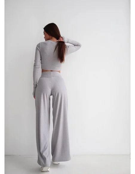 Легкий, женский костюм из кофты и брюк в сером цвете