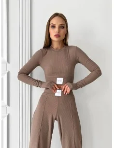 Легкий, женский костюм из кофты и брюк в цвете мокко