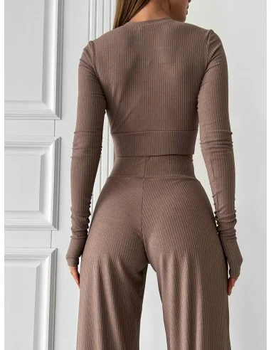 Легкий, женский костюм из кофты и брюк в цвете мокко
