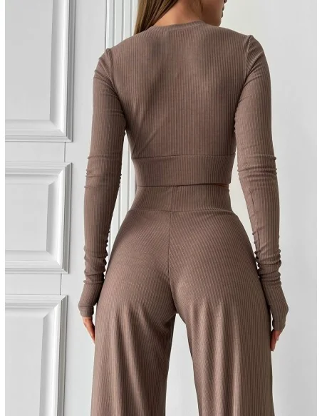 Легкий, женский костюм из кофты и брюк в цвете мокко
