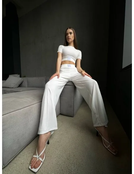 Костюм двойка,белого цвета