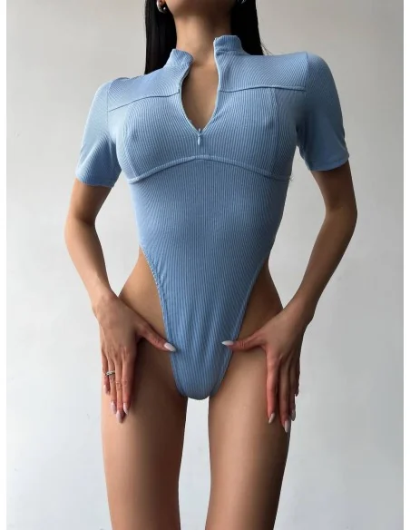 Боди в голубом цвете