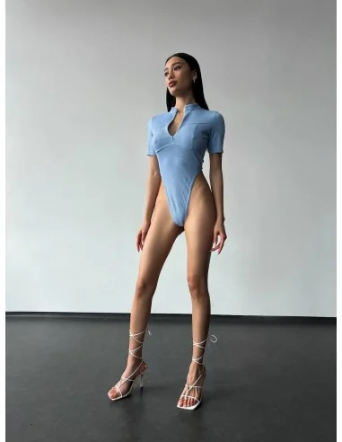 Боди в голубом цвете