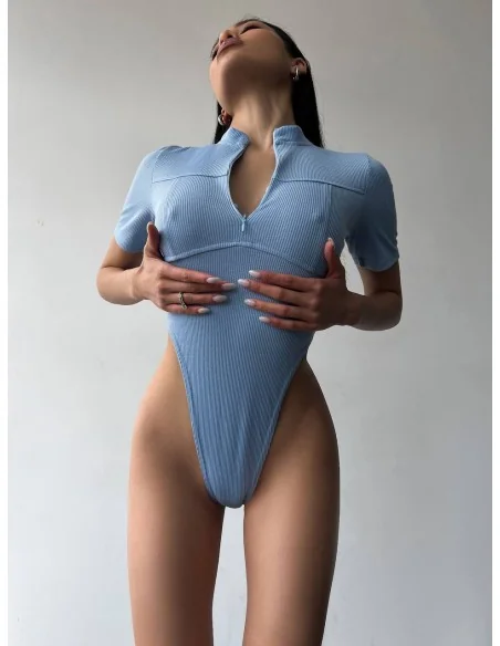 Боди в голубом цвете