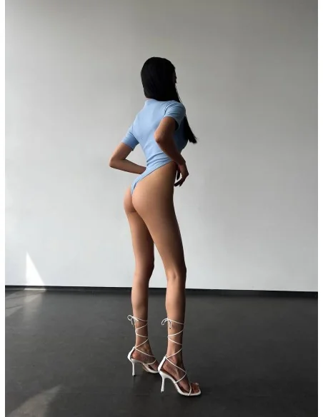 Боди в голубом цвете