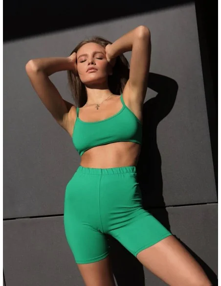 Летний, женский костюм в зеленом цвете